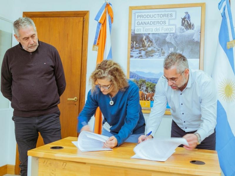 La provincia financiar la adquisicin de los equipamientos e insumos necesarios para que la Planta de Faena de la ciudad perfeccione su ejercicio y crezca en produccin para los vecinos y vecinas de la ciudad.