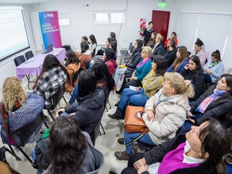 El Centro Integral Mujeres Centenarias consolida el trabajo que el Municipio lleva adelante desde el inicio de esta gestin para afianzar las polticas con perspectiva de gnero en la ciudad.