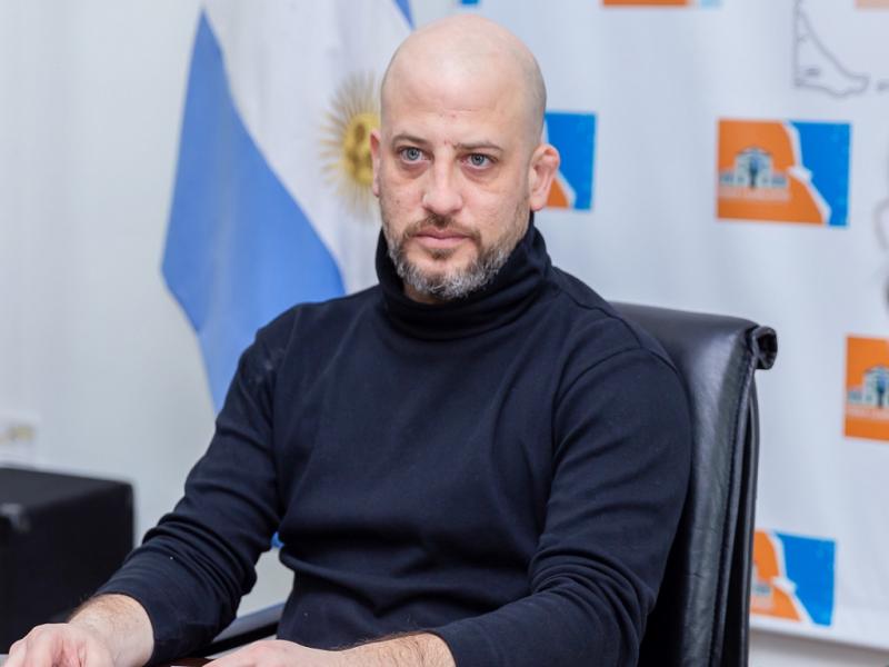 “Estamos muy entusiasmados en crear, junto con la Subsecretaría de Juventudes de la provincia, y con los Centros de Estudiantes una instancia de participación distinta”, comentó Emmanuel Trentino. 