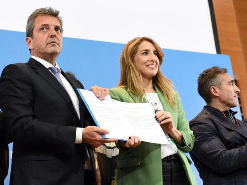 Una de las instancias destacadas del encuentro fue la firma de una carta de compromiso con la accin climtica, a la que adhirieron ms de 60 empresas y organizaciones que asistieron desde distintos puntos del pas.