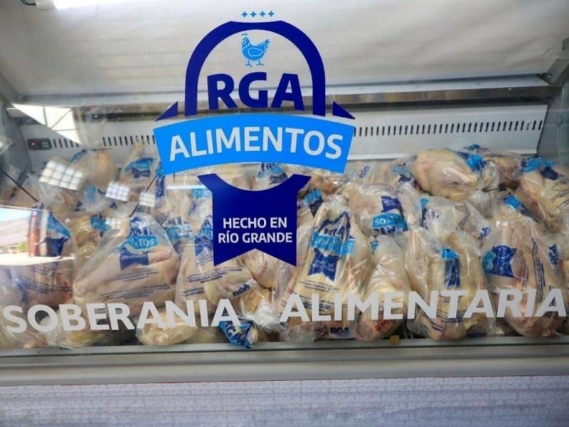 A travs de la Sociedad del Estado, el Municipio de Ro Grande lanz la marca local el ao pasado, siendo el pollo su primer producto y convirtindose en el nico en su especie en toda la provincia.