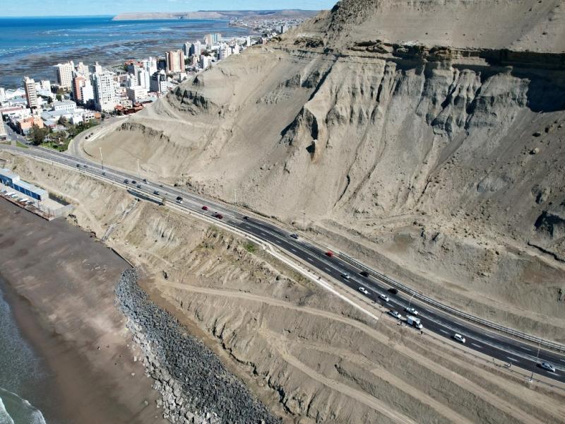 A poco ms de un mes del colapso de la ruta nacional N 3, finalmente se habilit nuevamente el trnsito que une el centro de Comodoro Rivadavia con zona norte de la ciudad.