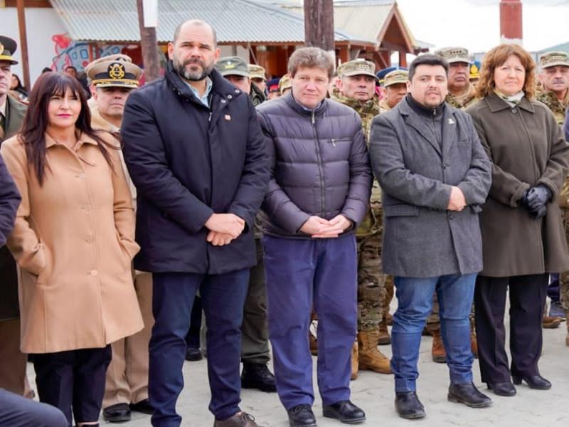 Desde el Gobierno provincial se prev continuar con nuevas obras de agua, gas y electricidad, donde para esta ltima se construir la nueva planta de generacin elctrica, adelant Melella en el marco del 51 aniversario de Tolhuin.