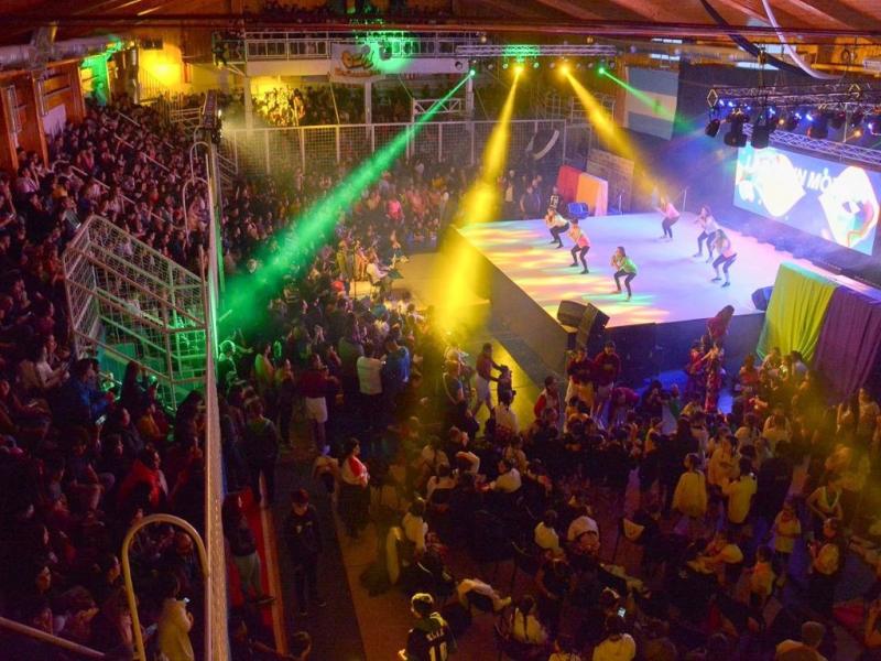 El polideportivo Carlos Margalot fue escenario de la 24 edicin de El Arte del Movimiento donde participaron en el escenario ms de 2.500 bailarines y bailarinas de Ro Grande.