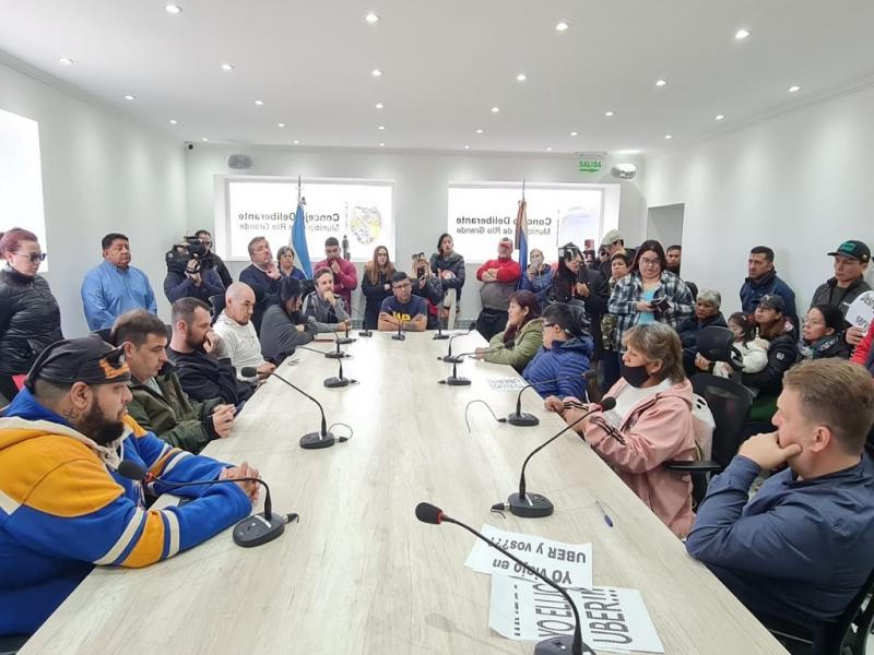 Tenemos que encontrar un punto medio porque hay 450 personas que est realizando este tipo de transporte en nuestra ciudad y de la noche a la maana no van a desaparecer, consider Miriam Laly Mora.