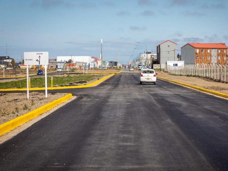 Los vecinos y vecinas ya pueden hacer pleno uso de ambas manos de la extensin de la Av. San Martn, lo que permitir optimizar el trnsito y agilizar la circulacin en este sector de nuestra ciudad.