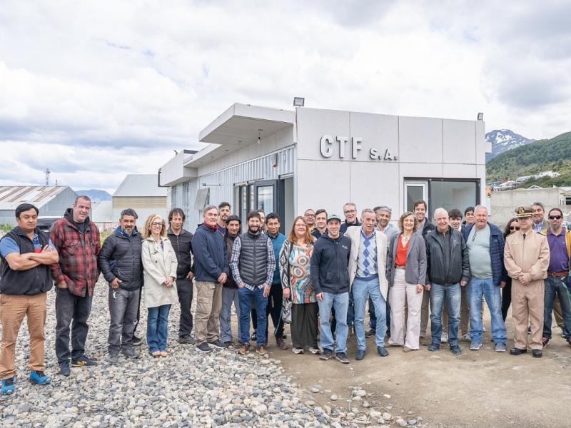 La planta cuenta con cocinaderos, sala de elaboracin, planta de empaque, tneles de congelado, cmaras de resguardo/mantencin de producto habilitadas para la produccin de crustceos, peces, mejillones, erizos, entre otros.