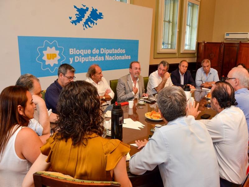 En este encuentro, reafirmamos nuestro compromiso indeclinable con la defensa de la salud pblica y con el bienestar de quienes da a da se esfuerzan por cuidar a nuestra comunidad, indic Andrea Freites.