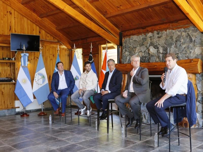 Durante el encuentro se abordaron temas relevantes para la regin patagnica y se hizo hincapi en la necesidad de fortalecer una mirada federal para promover el desarrollo de las provincias y del pas.