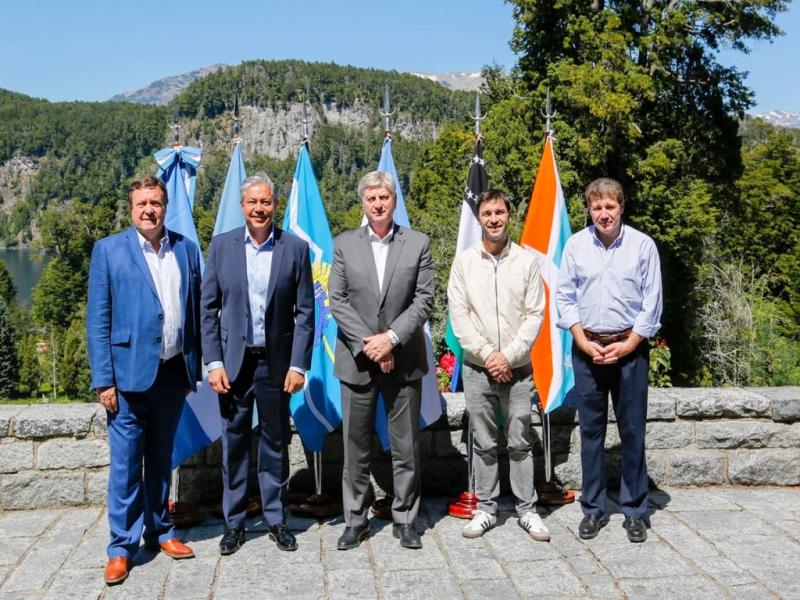 La Patagonia debe crecer en conjunto, y estar en la toma de decisiones del Gobierno Nacional que afecten a cada una de nuestras provincias, resaltaron los Gobernadores de las provincias patagnicas.