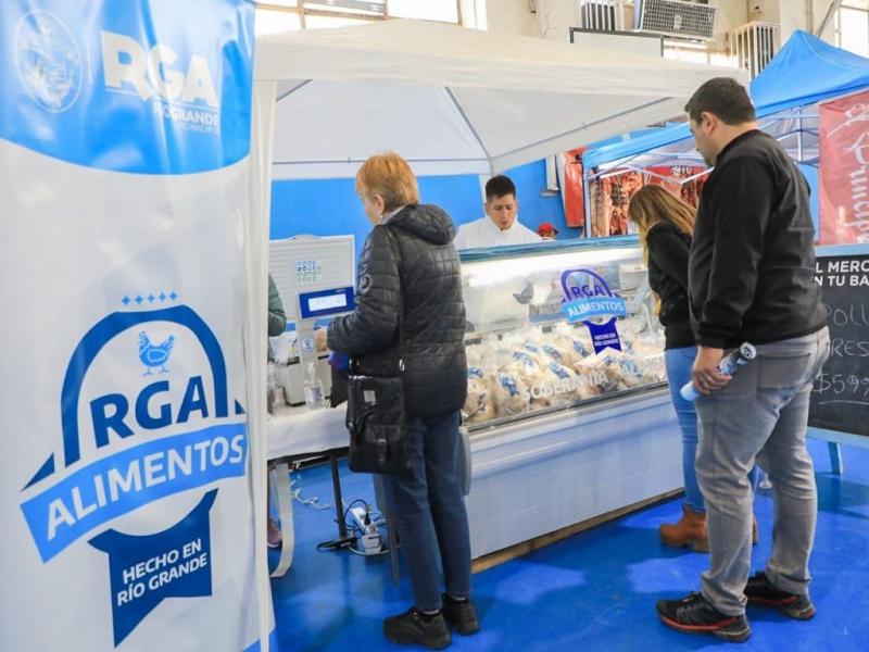 Con la marca RGA Alimentos se busca que las mesas de las familias riograndenses cuenten con alimentos frescos, nutritivos y de calidad, as como contribuir a generar mayor valor agregado a la produccin local.