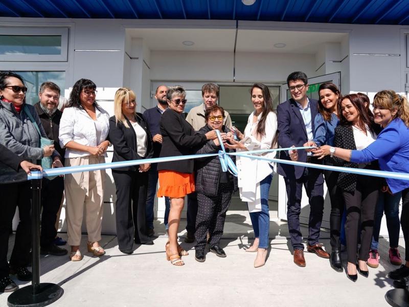 Los trabajadores de AREF tienen esa gran misin que es recaudar y lo que se recauda se distribuye en nuestra poblacin, destac Gustavo Melella en la inauguracin del remodelado edificio de la AREF en Ro Grande.