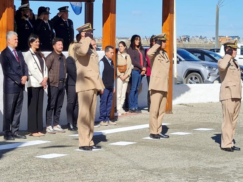 Siempre hacen un esfuerzo muy grande y a su vez colaboran mucho con la sociedad en general. Desde el Concejo Deliberante vinimos a acompaar la asuncin ya que es muy importante para todos nosotros, indic Guadalupe Zamora.