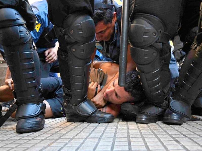 “Argentina es un país democrático y se debe permitir el derecho constitucional de manifestarse y expresar su descontento a una iniciativa que va en contra del pueblo”, remarcó Gustavo Melella.
