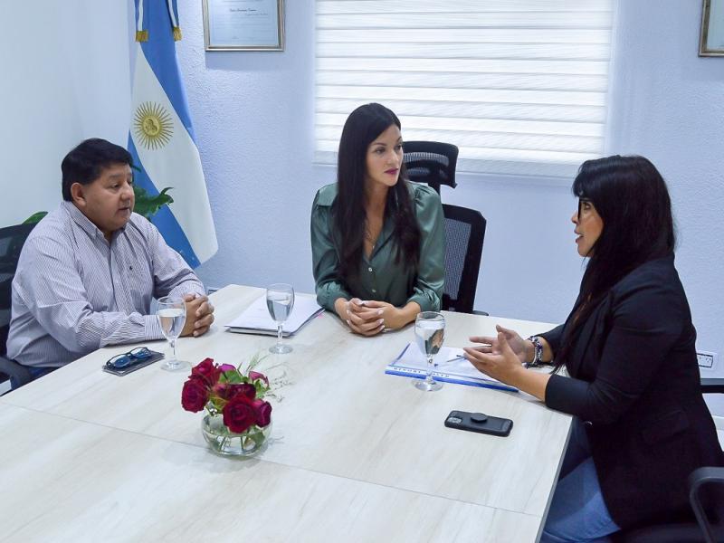 Dar de baja el DNU significara un avance importante para frenar medidas nacionales que perjudican a los argentinos, remarc Eugenia Dur, tras reunirse con los Concejales Guadalupe Zamora y Walter Abreg.