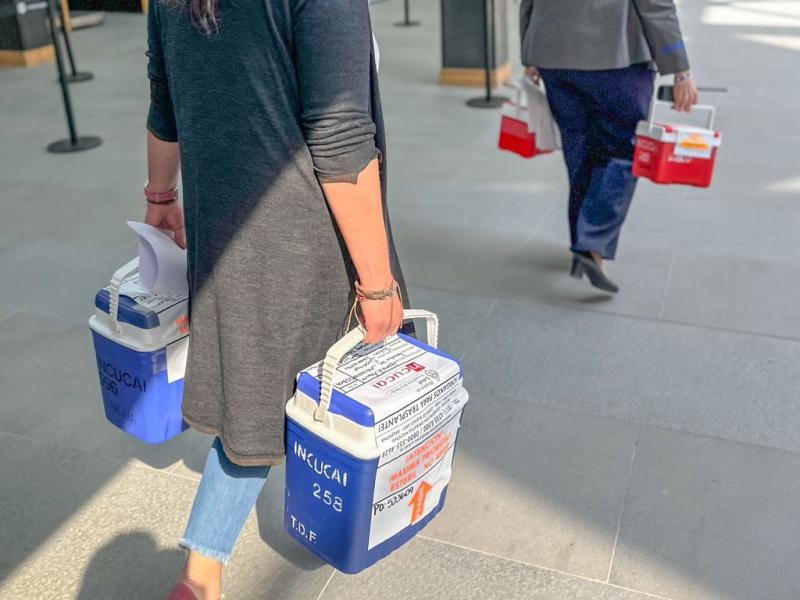 A travs de un cordn sanitario, los rganos fueron llevados desde Ro Grande hasta el Aeropuerto Internacional Malvinas Argentinas de Ushuaia, para luego partir hacia la Ciudad Autnoma de Buenos Aires.