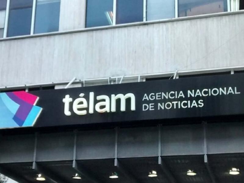 Milei no dio ningn tipo de precisiones respecto al mecanismo legal y/o administrativo para avanzar sobre la Agencia Nacional de Noticias, solo dijo que se cerrar. Tlam cuenta oficialmente con 810 trabajadores.