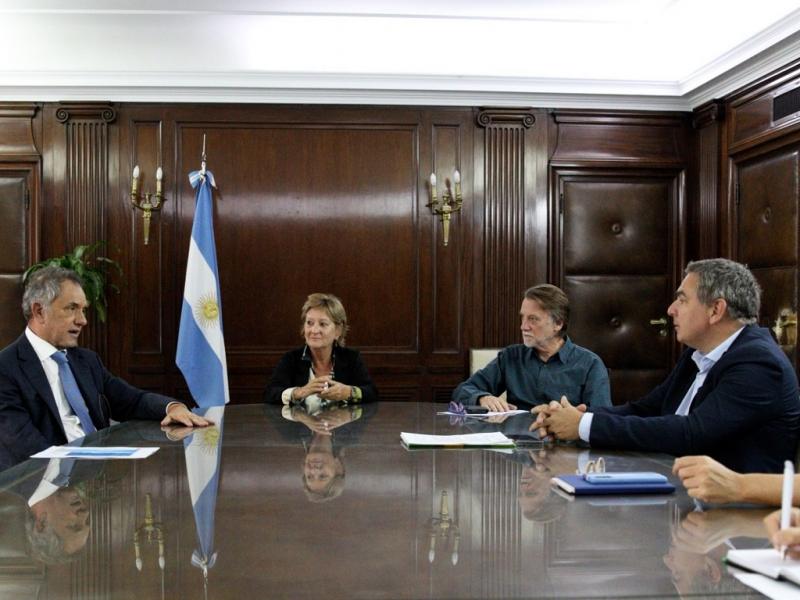 Los participantes de la reunin acordaron continuar el abordaje conjunto y la coordinacin de capacitaciones con los dems sectores involucrados tanto en la sanidad agropecuaria como en los fitosanitarios.