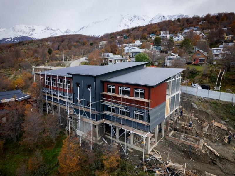 Es una de las nicas obras que se sigue ejecutando, con el acompaamiento de la provincia para que la obra no se caiga, sobre todo, tratndose de una escuela, destac Gustavo Melella.