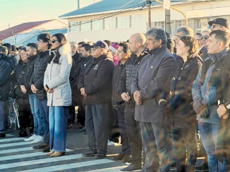 La Presidenta del Concejo Deliberante, Guadalupe Zamora, expres su reconocimiento a las vctimas de la tragedia entendiendo que eran personas comprometidas con la provincia y su futuro.