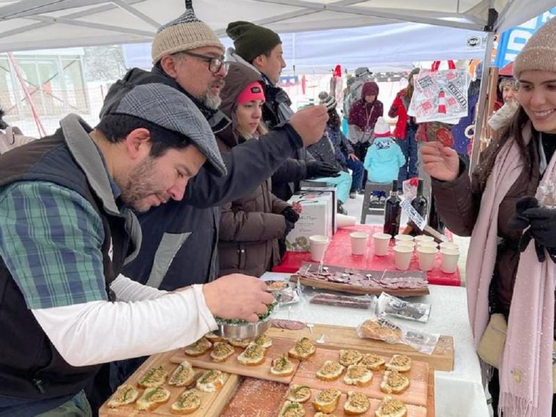 Se buscar contribuir a mantener tradiciones culinarias, fomentar el uso de variedades autctonas, crear sensibilidad sobre el valor de lo local y cmo impacta positivamente en la salud, indic Hernn Puentes, Chef a cargo del taller.