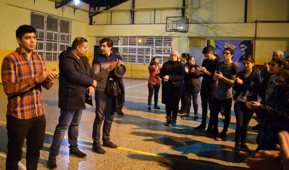 Hubo reuniones con los centros de estudiantes universitarios y secundarios, tanto de la empresa como del Municipio para reformar el horario que beneficie a los usuarios. Ampliar el recorrido modifica muchas cosas, una estructuracin que lleva tiempo, ex