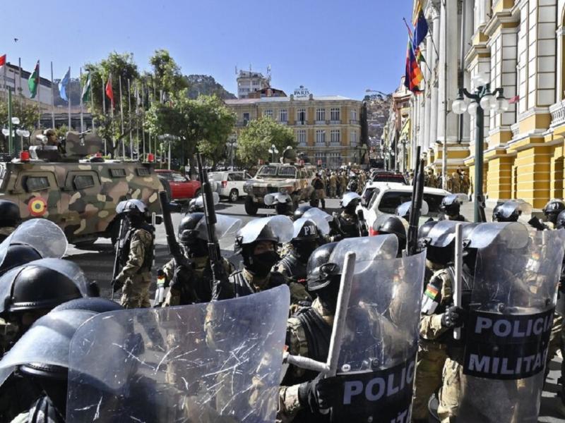 El Ejrcito ingres en el Palacio Quemado, luego de que el Presidente Luis Arce denunciara movilizaciones anormales de las fuerzas armadas en La Paz.
