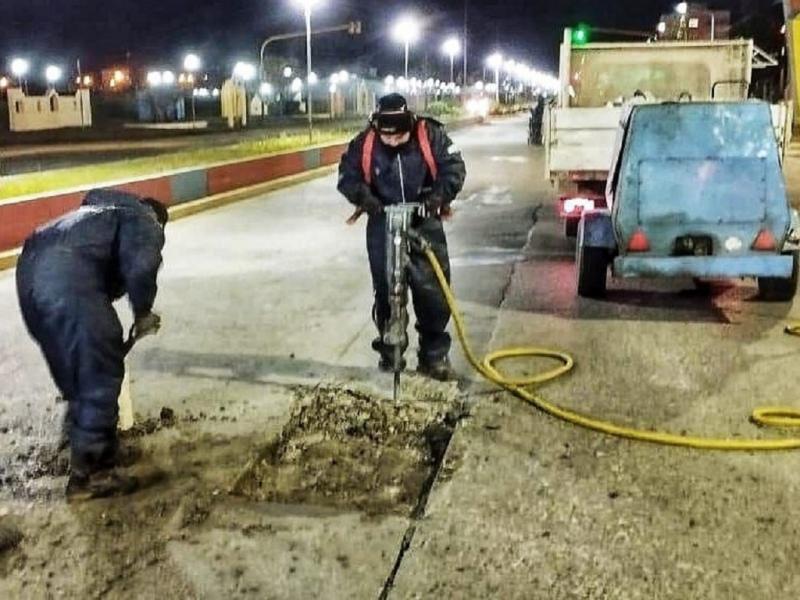 Se dise un plan de accin que incluye la realizacin de trabajos de bacheo en fro con el fin de mejorar las calles ms deterioradas. Estas labores de remediacin son previas al bacheo con hormign que se realiza cada ao tras la veda invernal.