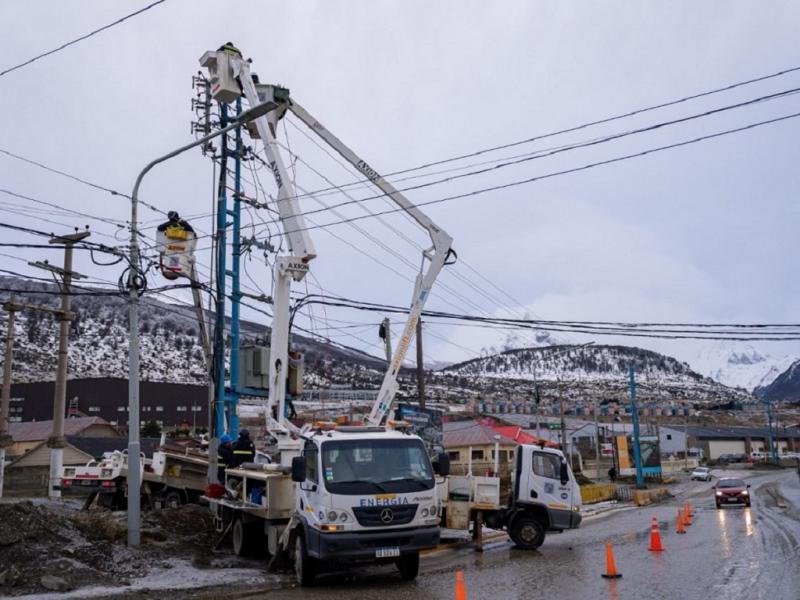 En dos comunicados el Gobierno inform que, el corte general del servicio fue producto de un desperfecto en el sector de celdas del Parque de Generacin Elctrica. Fotos: Prensa Gobierno de Tierra del Fuego.