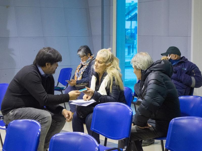 Seguramente en el transcurso de las semanas seguiremos generando puntos de encuentro en distintos barrios de la ciudad, para que los vecinos puedan acercarse a realizar la inscripcin, coment Jos Luis Santana.