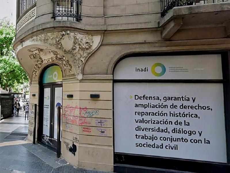 El INADI siempre estuvo en la mira de Milei y su poltica de destruccin del Estado. Argentina pierde un organismo clave para luchar contra la discriminacin y los discursos de odio.