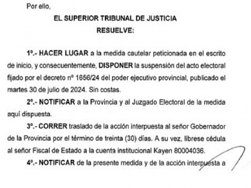 La justicia de Tierra del Fuego dio lugar a la peticin del Legislador provincial Jorge Lechman, quien haba solicitado una declaracin de certeza. EL STJ suspendi directamente la eleccin de Convencionales Constituyentes Provinciales.