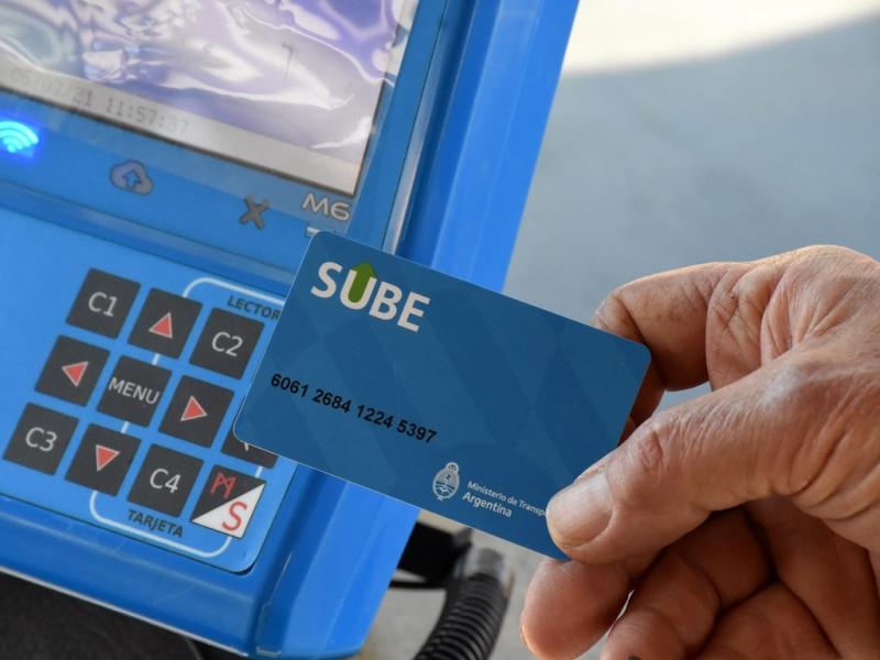 El Gobierno nacional ha aprobado una nueva actualizacin de tarifas para los colectivos en el rea Metropolitana de Buenos Aires (AMBA), con un ajuste del 37,5%. Las nuevas tarifas comenzaron a regir de este lunes 12.