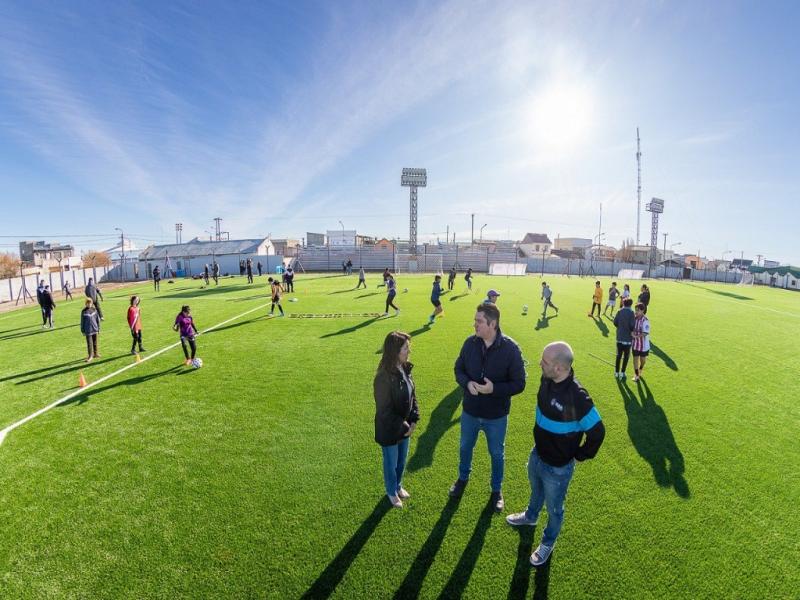 El Municipio renov de forma completa e integral la Cancha de Csped Sinttico del Centro Deportivo Municipal, labor que implic movimiento de suelo, instalacin de un sistema de drenaje y colocacin de un nuevo csped sinttico.