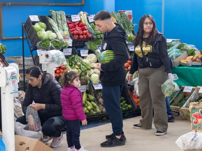 Durante el evento habr un amplio abanico de productos, correspondientes a los rubros de carnicera, pollera, verdulera, pescadera, artculos de limpieza y distribuidora. Tambin habr stands de artesanos y emprendedores locales.