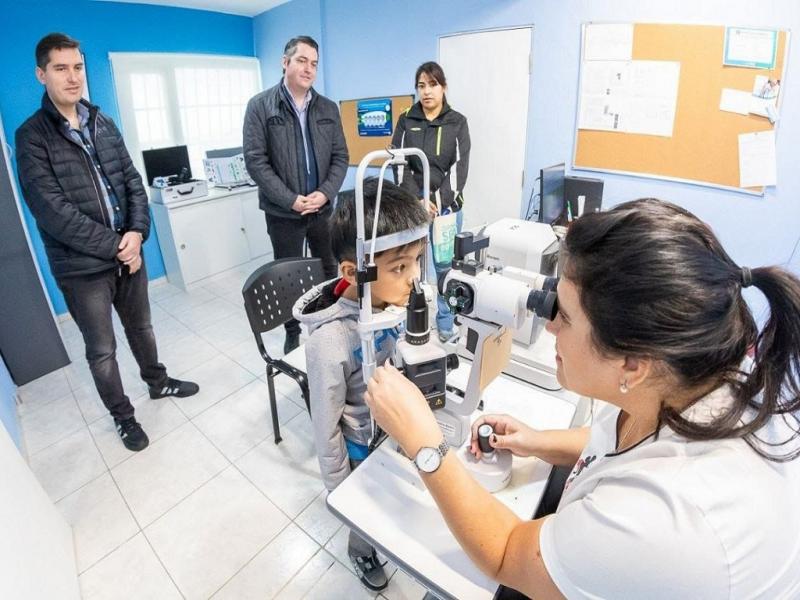 A travs de este Programa, brindamos a quienes ms lo necesitan la posibilidad de tener un control de salud visual y lentes en caso de ser necesario, coment el Subsecretario de Salud, Agustn Prez.