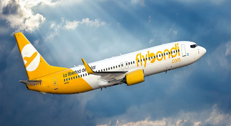 Las decisiones de Flybondi se suman a los 56 vuelos que fueron desviados y cancelados la semana pasada, que dej a ms de 6.300 pasajeros en el aire, y a los accidentes como el ocurrido cuando la cola de un avin choc contra la pista en el aeropuerto de 