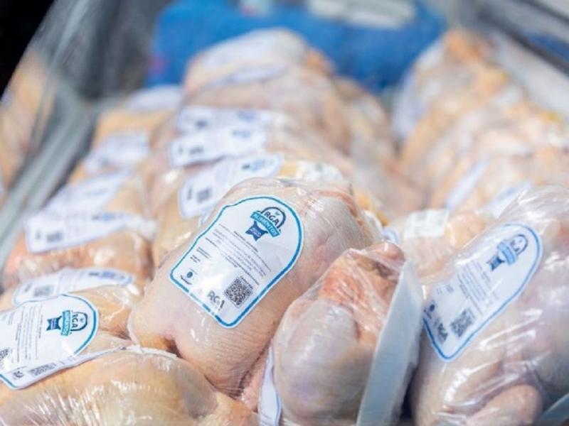 Los vecinos podrn disfrutar de una amplia oferta con stands de diferentes rubros como carnicera, pollera, verdulera, pescadera, etc. Adems, podrn adquirir los pollos de produccin local de la marca RGA Alimentos.