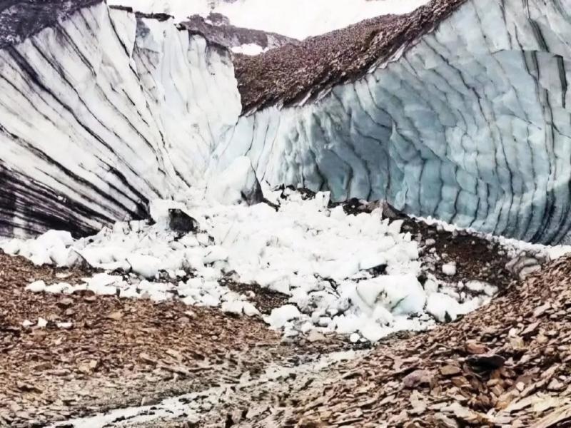 El derrumbe de la Cueva del Jimbo era la crnica de una muerte anunciada. Desde 2021, las autoridades del Parque Nacional ya haban advertido sobre el peligro de acercarse, motivo por el que el acceso al lugar estaba prohibido.