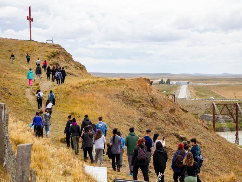 Esta iniciativa continuar durante todo febrero. Las salidas sern variadas e incluir visitas a la Reserva Aborigen Tolhuin, Cabo San Pablo, Ea. Jos Menndez, Laguna Negra, Punta Popper, Oveja Negra, entre otras.