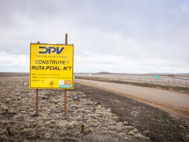 Durante la jornada personal de Vialidad recorrer el tramo y habilitar el trabajo de dos camiones regadores para evitar el levantamiento de polvo.