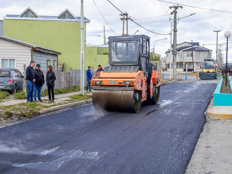 El recapado asfltico de la calle Liniers, en el barrio de Chacra II, avanza segn los tiempos estimados de ejecucin.