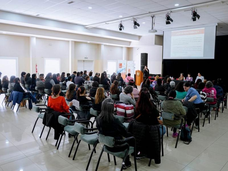 La iniciativa busca brindar herramientas claves para el desarrollo de emprendedores y emprendedoras. Las jornadas que se desarrollaron en Ushuaia, Ro Grande y Tolhuin contaron con la participacin de ms de 150 personas.