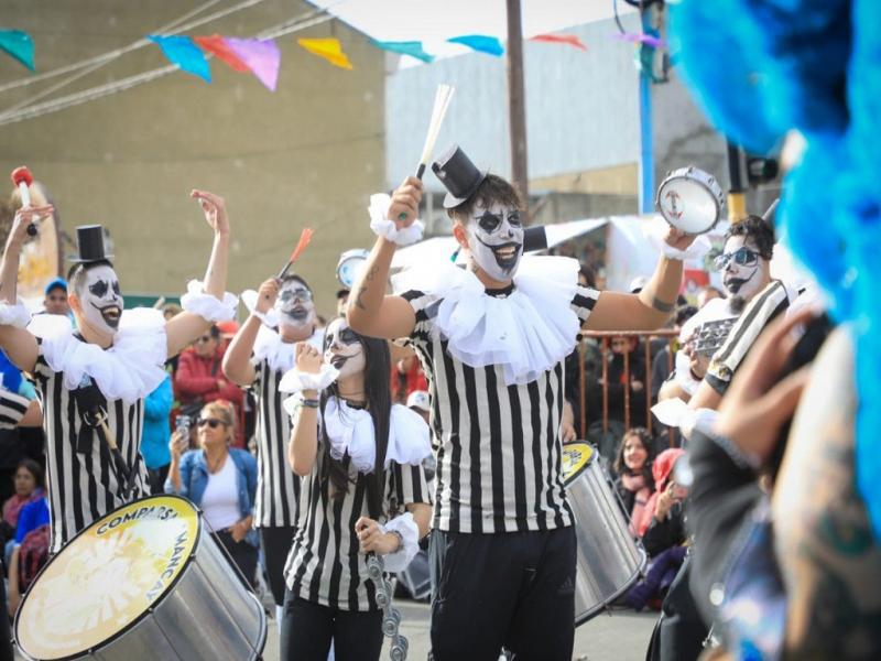 El Municipio de Ro Grande se prepara para recibir junto a las familias de la ciudad el Carnaval 2025 sobre la avenida Perito Moreno este domingo 2 de marzo, a partir de las 15 horas.