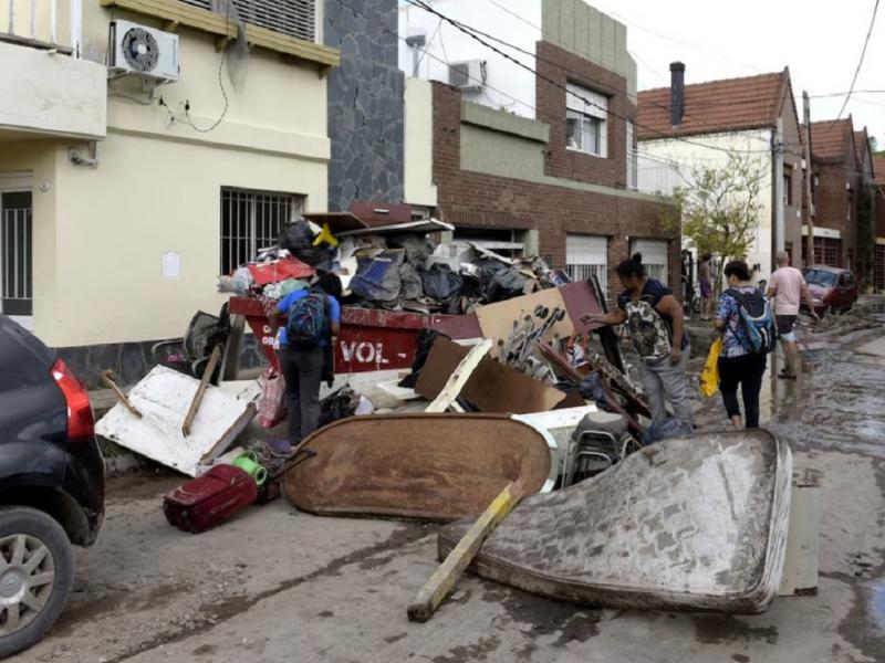 Desde las diversas reas intervinientes se trabaja en conjunto con un equipo de profesionales en acompaar a las y los jvenes fueguinos que se encuentran en Baha Blanca. 