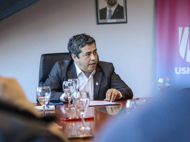 Necesitamos ser mucho ms eficientes en el manejo de los recursos porque hay una realidad inobjetable que es que los ingresos estn cayendo en trminos reales y la inflacin sigue aumentando, resalt Sebastin Iriarte.