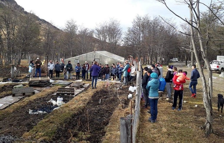 El lanzamiento de temporada de huertas en Ushuaia se realiz hace algunos das con la entrega de ms de 200 kits de semillas del Programa Pro Huerta (MDS - INTA) junto a la capacitacin sobre huerta agroecolgica.