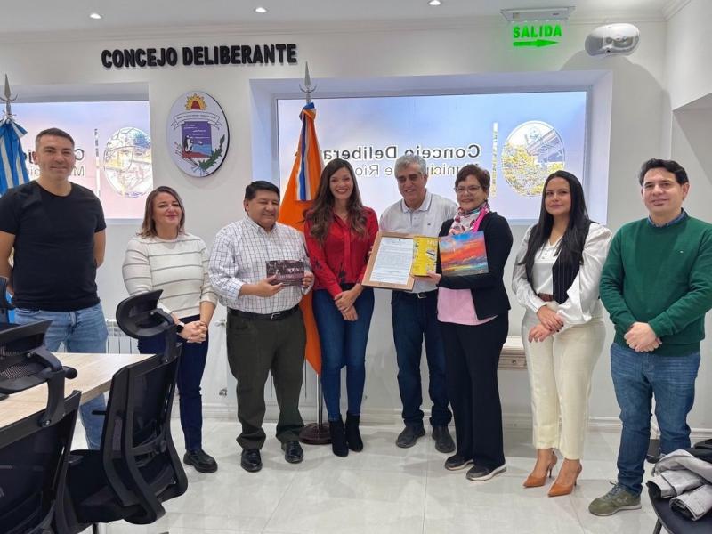 La Concejal Zamora consider que, la difusin de testimonios culturales de esta magnitud representa una contribucin inestimable, enriquecedora y formativa al patrimonio inmaterial de Tierra del Fuego.