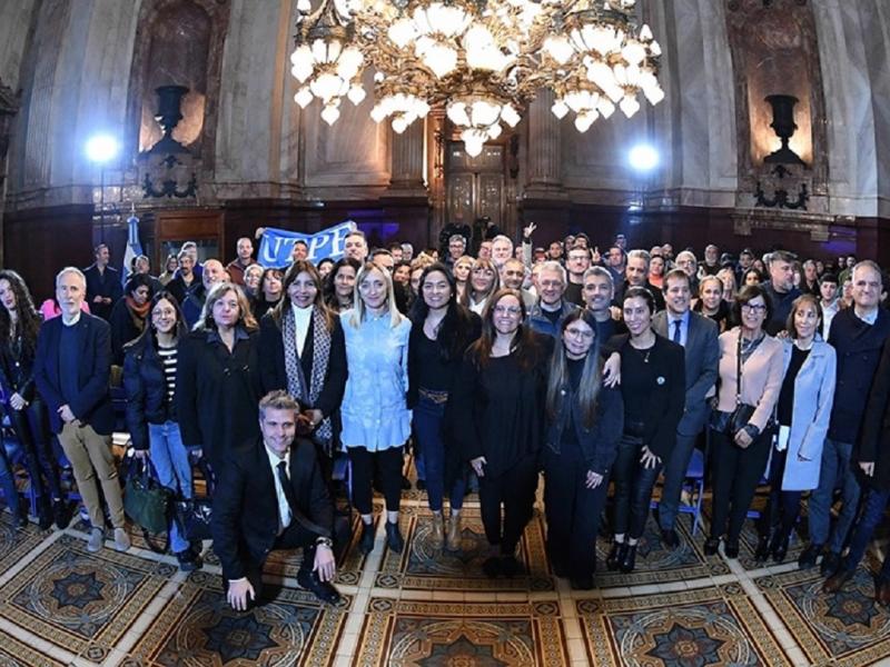 La Senadora Cristina Lpez alert a los integrantes de la UTPE que el Diputado nacional Santiago Pauli, referente en Tierra del Fuego de la iglesia evanglica, desde que lleg al Congreso est votando todo en contra de la provincia.