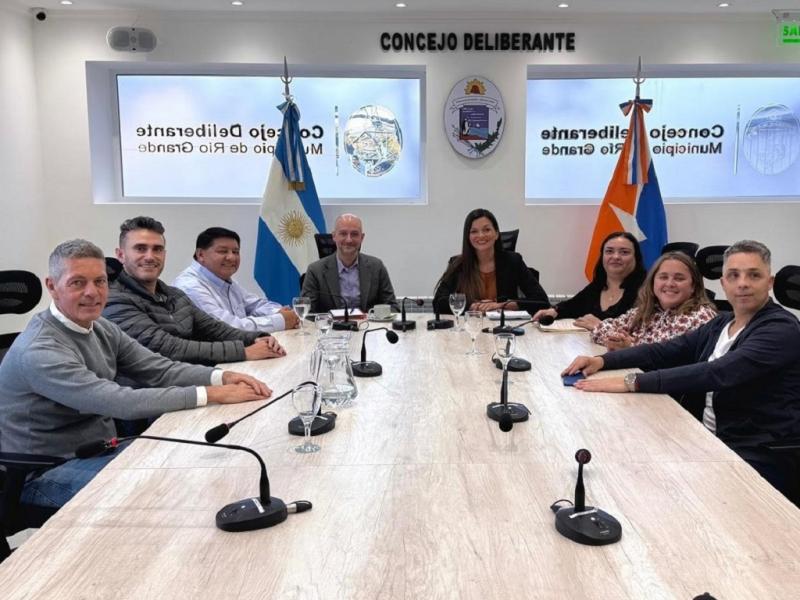 Consideramos fundamental comenzar a trabajar en distintos temas en comn, articulando herramientas que beneficien a nuestra comunidad y potencien el vnculo entre el conocimiento y la gestin pblica, indic Guadalupe Zamora.